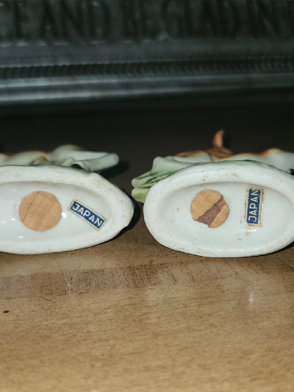 Vintage 1950s Japan Porcelain Fawn Deer Salt & Pepper Shakers - Original Corks - Picture 4 of 4